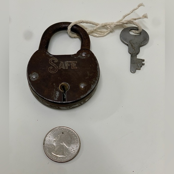 Early 20th Century Antique SAFE Funtional Vintage Metal Padlock w/ Key - Picture 5 of 16